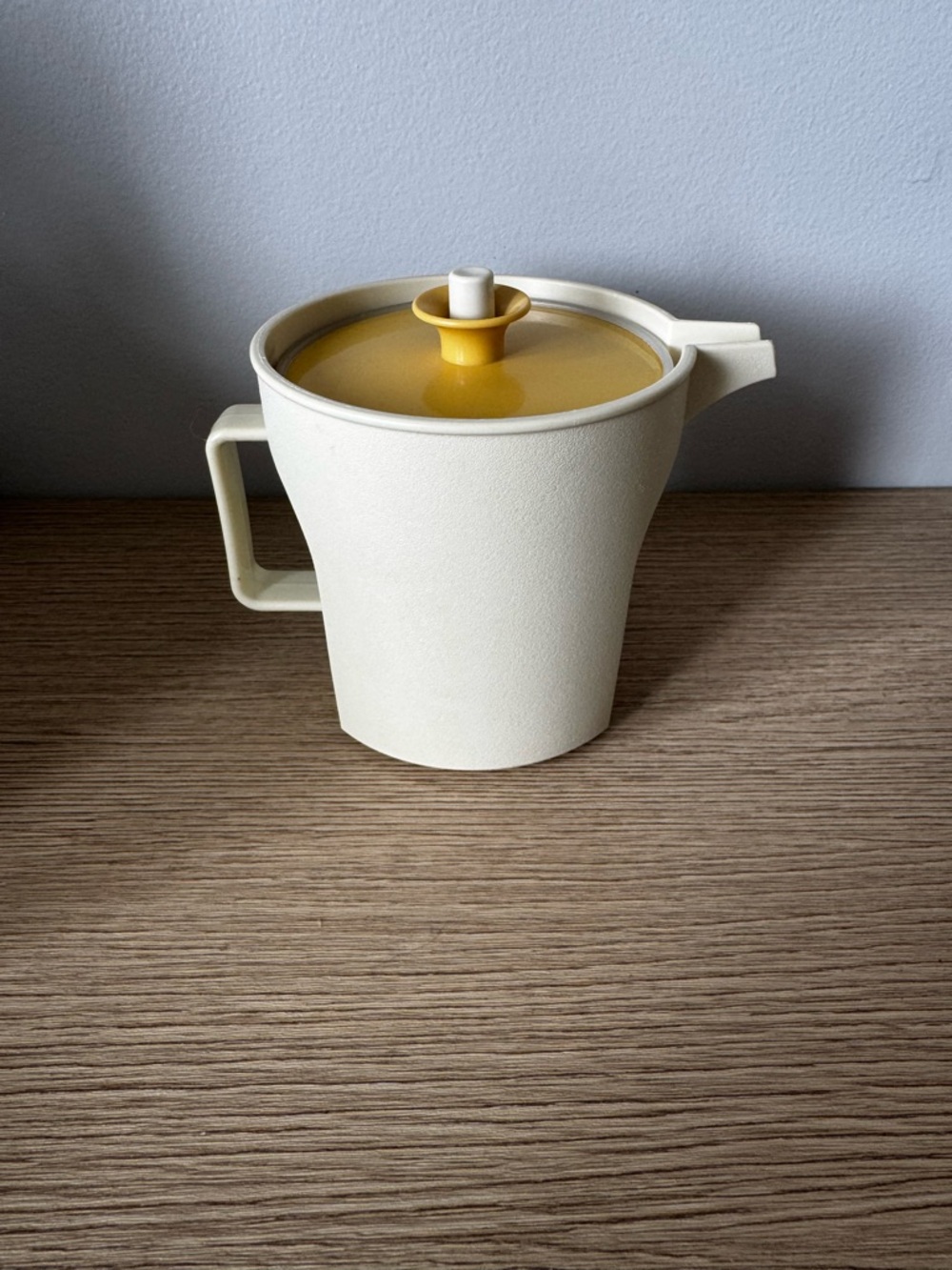 Tupperware Cream Pitcher with Mustard Yellow Lid